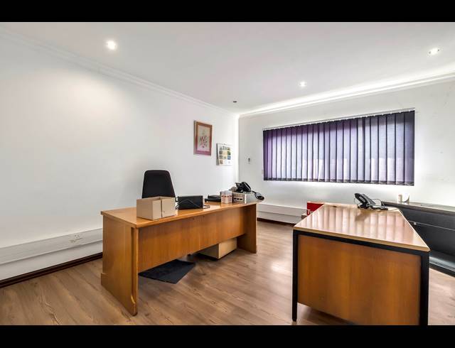 8 BEDROOM HOUSE FOR SALE IN WENDYWOOD